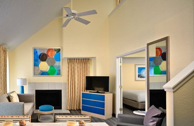 Comfort and Convenience! 2 Modern Units, Pet-Friendly, Near Park Place Mall