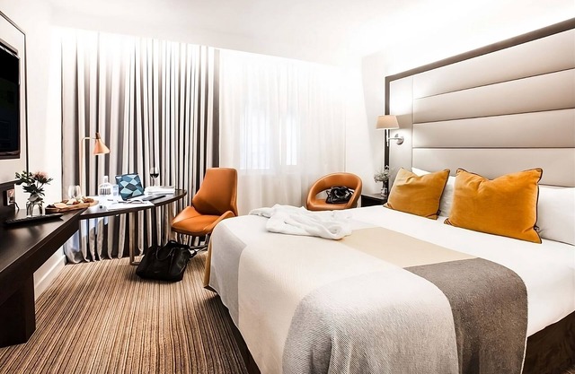 Comfort and Relaxation! Three Modern Units, Minutes' to Irish Whiskey Museum!