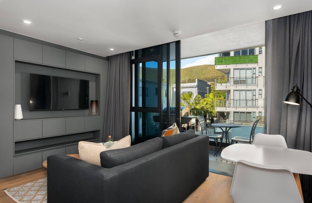 Comfort at The Avant with Pool and Braai @ Sea Point