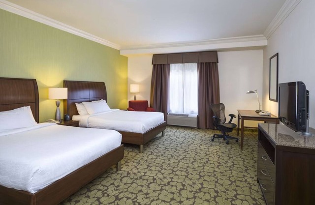 Comfort & Convenience near Rutgers University | Free Wi-Fi, Free Parking & Pool