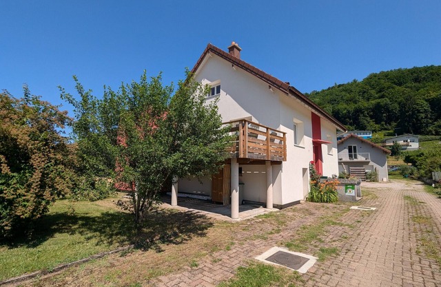 Comfortable cottage with terrace, near leisure and slopes
