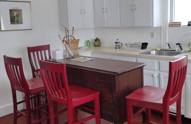 Comfort in the heart of the North country! Close to town, trails, restaurants.