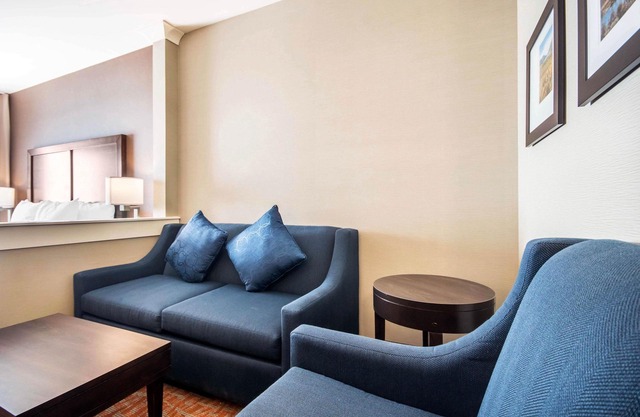 Comfort Inn & Suites