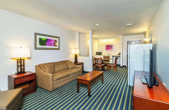 Comfort Inn & Suites