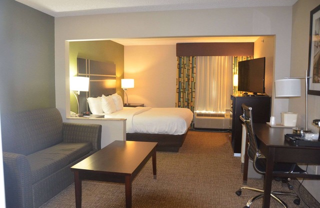 Comfort Inn & Suites Maumee - Toledo (I80-90)