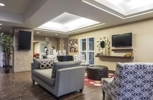 Comfort Suites