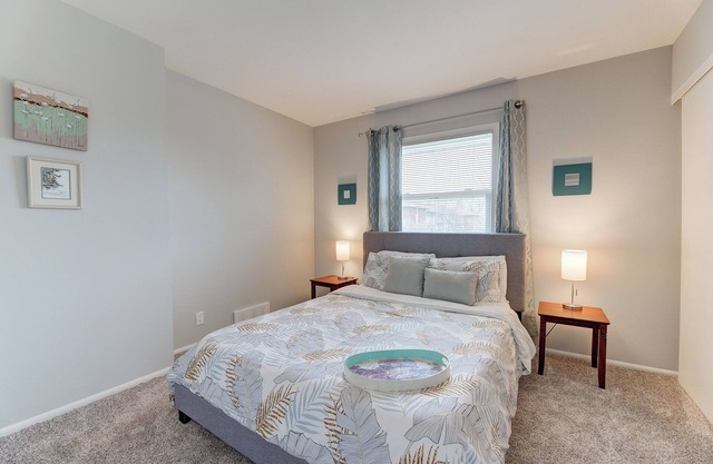 Comfortable 3 Bedroom with King bed in Waukesha