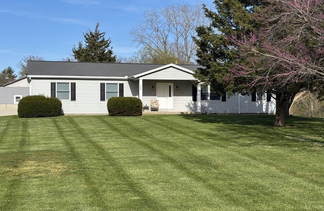 Comfortable 3 BR 2 full bath located between Xenia and Wilmington OH