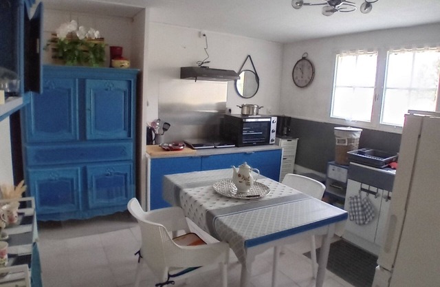 Comfortable accommodation near a large lake.very touristic .p ds monedieres