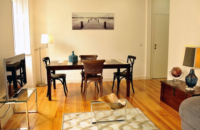Comfortable and stylish apartment, fully equipped, with three bedrooms, near the center of Lisbon.