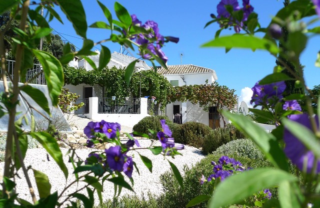 Comfortable and Spacious Traditional Farmhouse With Spectacular View and award.