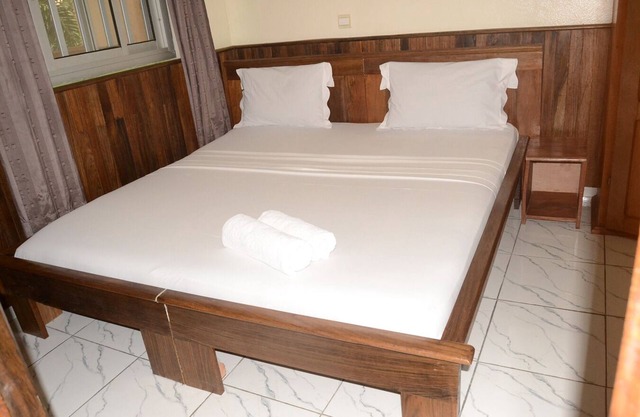 Comfortable and spacious rooms . Breakfast Inc. Pool Wifi Beach Restaurant N°1