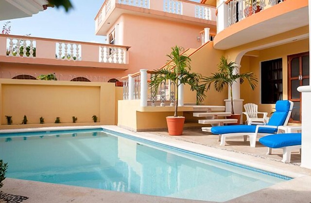 Comfortable apartment, well equipped kitchen next to sparkling pool