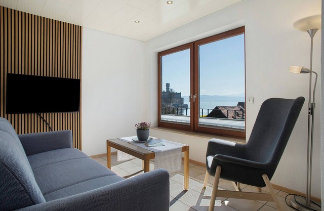 Comfortable Apartment “OG1” in “Heinemann Guest House” Directly on Lake Constance