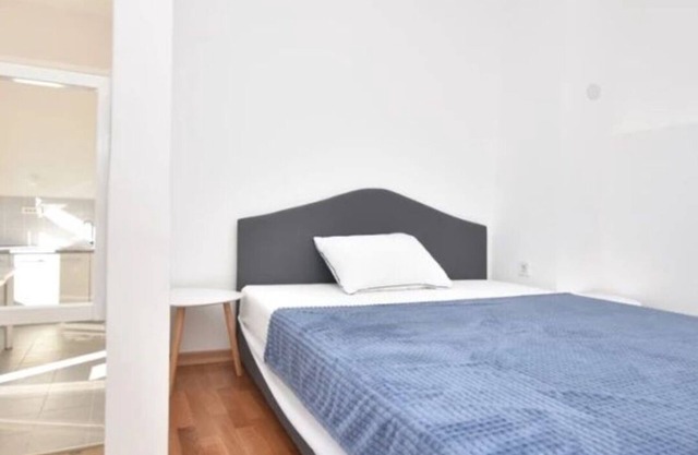 Comfortable apartment near beaches & attractions, free WiFi & parking, terrace