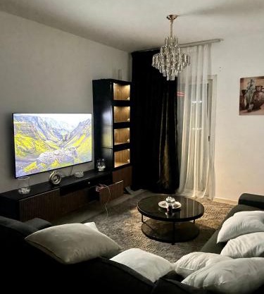 Comfortable Apartment Bedroom And Spacious Living Room Family and Couple