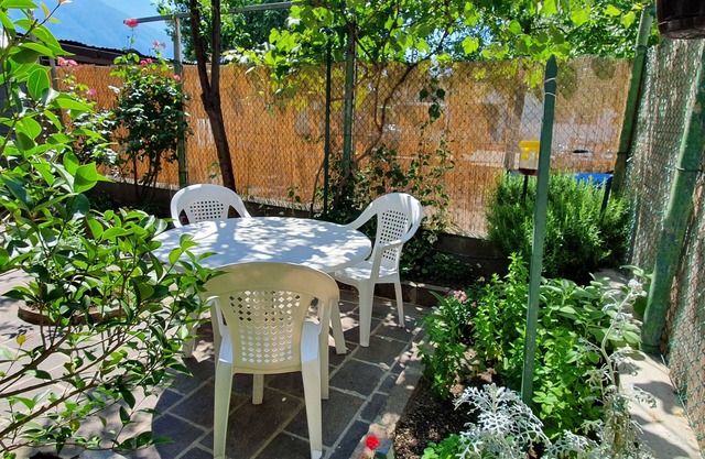 Comfortable apartment on cycle path + parking