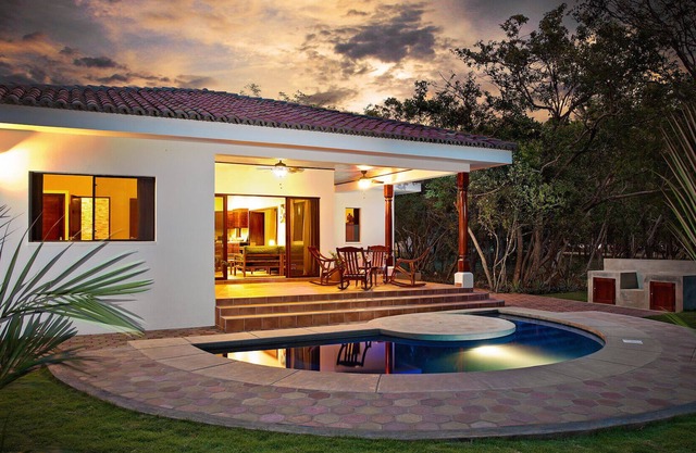 Comfortable Casita With Small Pool - Steps From Beach, Restaurant And Surf Break