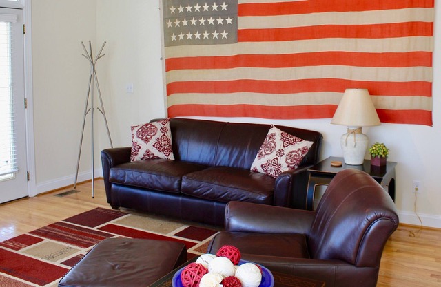 Comfortable Charlottesville Town House