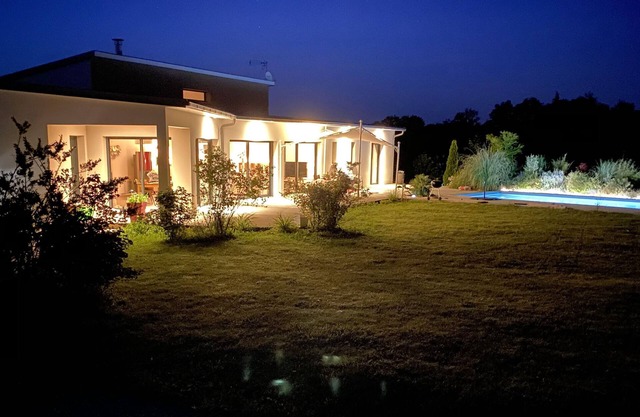 Comfortable contemporary villa with swimming pool, large plot, fiber/wifi