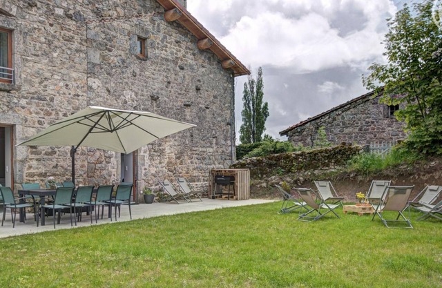 Comfortable Country House for 10 with Wifi