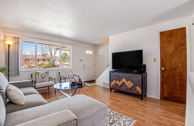 Comfortable duplex with enclosed back yard, WiFi, firepit, & great location
