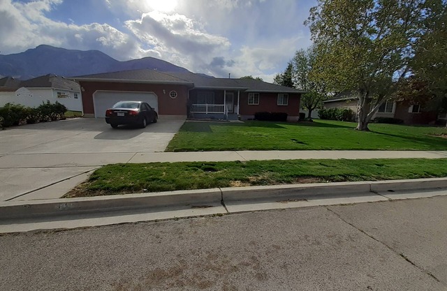 Comfortable family-centered home 3.5 miles from the mountains!