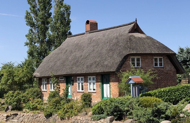 Comfortable farmer's card with lake view, 5 minutes drive to the beach, large garden