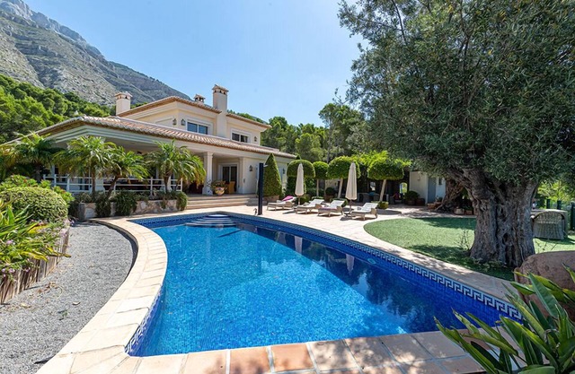 Comfortable holiday home with private pool in Altea, on the Costa Blanca, Spain for 8 persons