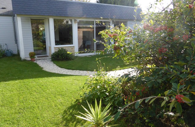 Comfortable house in the heart of Bayeux with garden and private garage