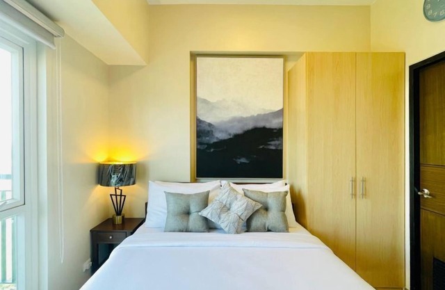 Comfortable Iloilo City Stay with Pool & Gym