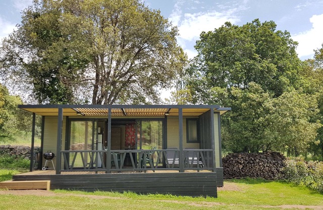 Comfortable mobile home on a green, peaceful plot, near the river .