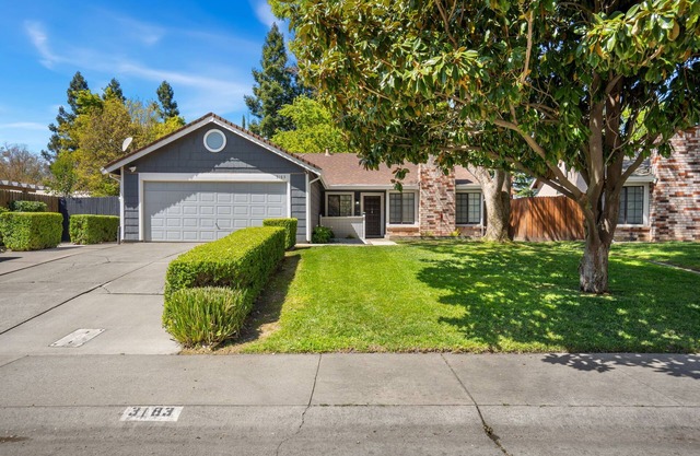 Comfortable Modern 4 Bedroom/2 Bath Entire Home