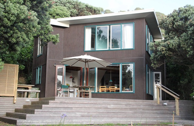 Comfortable North Piha family beach-house
