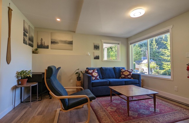 Comfortable one bedroom by the ocean