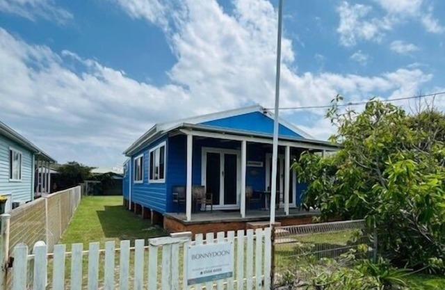 Comfortable, pet friendly cottage that is only a short stroll to the.