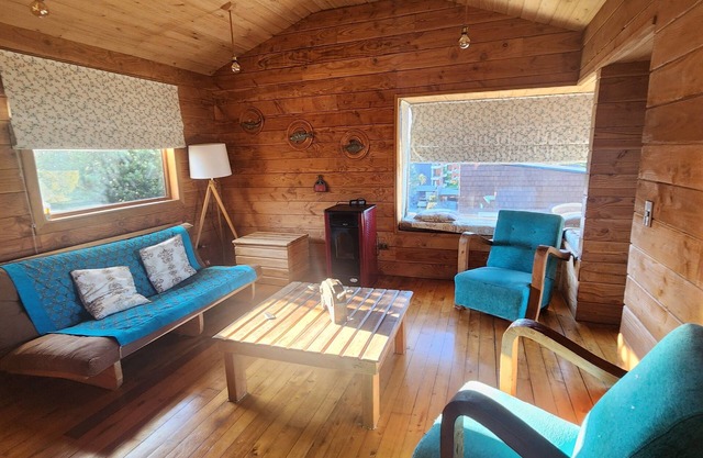 Comfortable, Spacious, Nice View, Quiet Neighborhood.