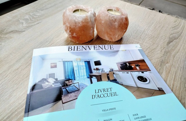 Comfortable T2 of 40m2 quiet area in Nice. Close to all amenities and transport.