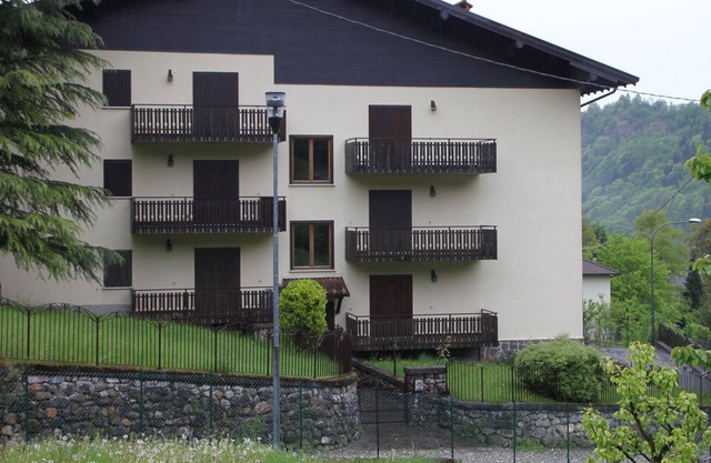 Comfortable three-room apartment with parking in the center of Serina