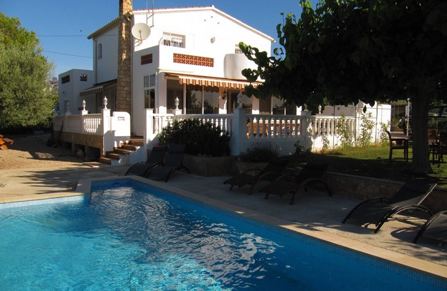 Comfortable vacation villa with private pool, air conditioning and sea view
