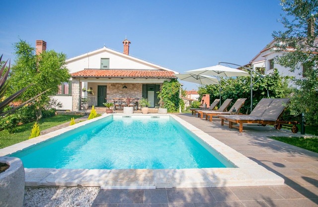 Comfortable villa Marinela with pool and fenced garden