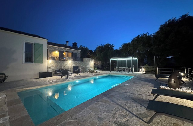 Comfortable villa set in a garden with century-old olive trees