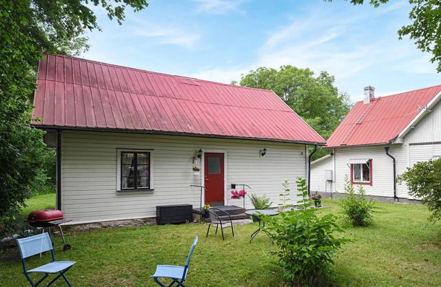Comfortably furnished cottage on a beautiful plot in the central part of Gotland.