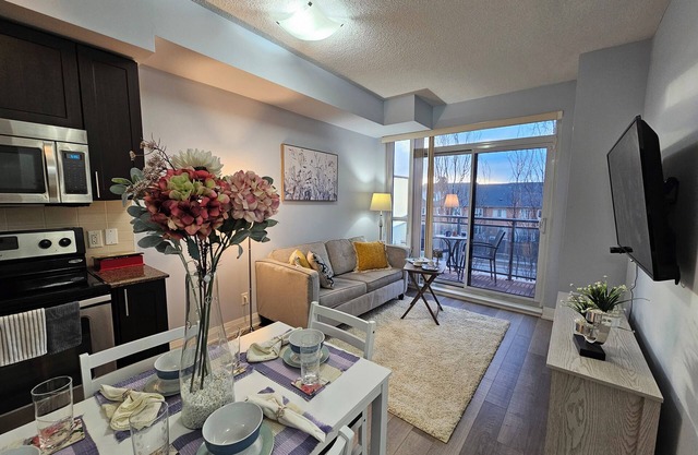 Comfy 2BR Condo near Promenade