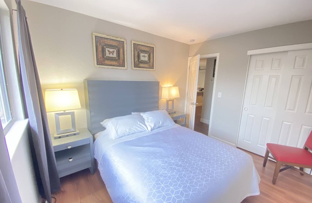 Comfy and freshly updated 2/1 duplex