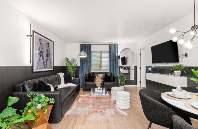 Comfy Condo in the 12 South area, 10 minutes to downtown, and 1 mile to Geodis