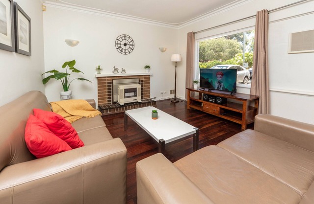 Comfy Lodge Belmont at affordable price