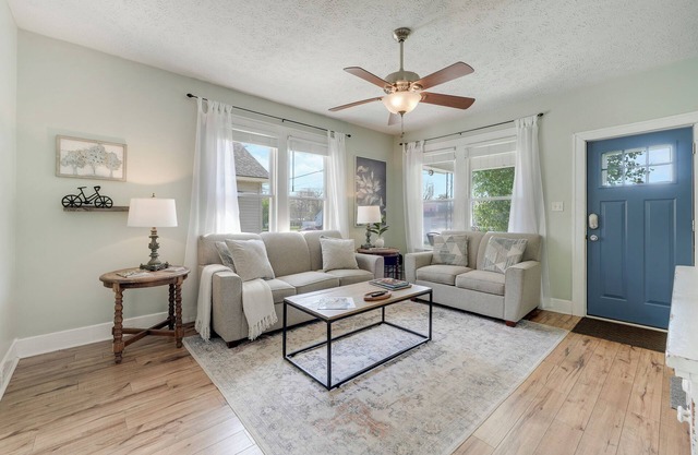 Comfy Midtown Retreat - Centrally located!