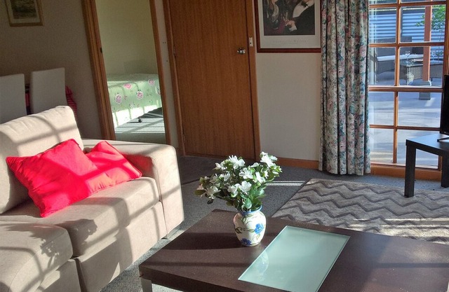 Comfy & roomy 2 Bed Room unit 1 @ beachside Dodges. Just 30 min from Hobart