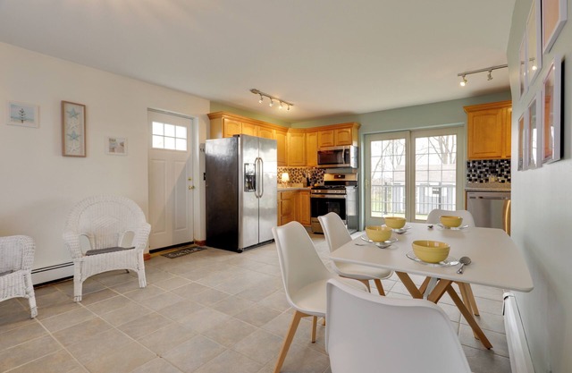 Comfy Tiverton Home Near Newport & Beaches!